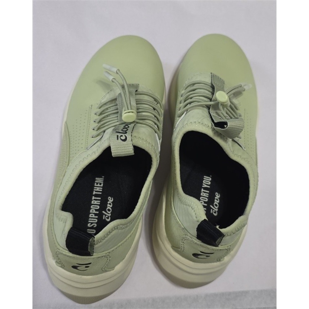 NWOT Clove 8 Classic Nursing Tennis Slip Resistant Shoes Moss Green 127482 - Picture 3 of 7